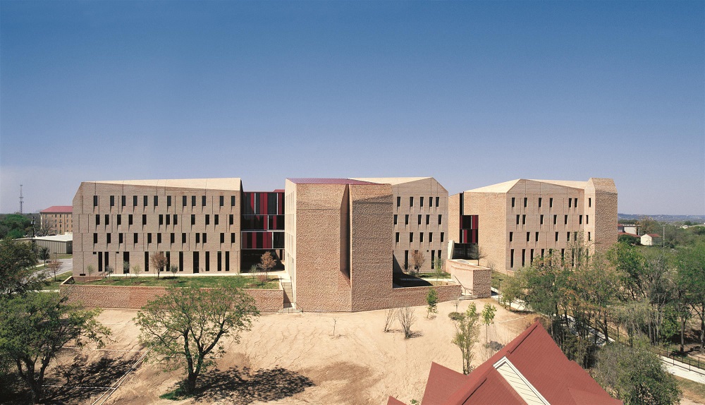 알레한드로 아라베나, 〈St. Edward’s University Dorms〉, Austin, Texas, USA, 2008