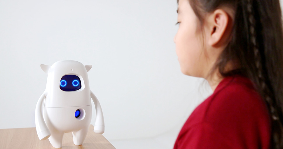 학습을 도와주는 인공지능 로봇 뮤지오 (사진 출처: 뮤지오 홈페이지)