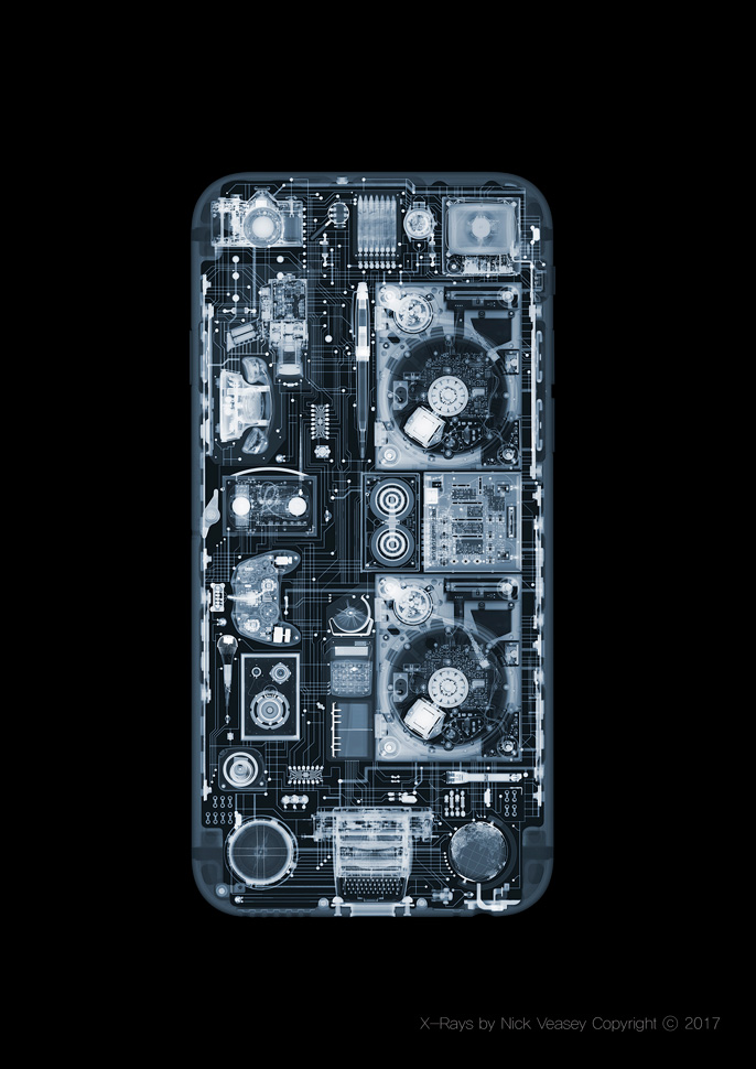 〈Smartphone?〉, 2015. ©Nick Veasey