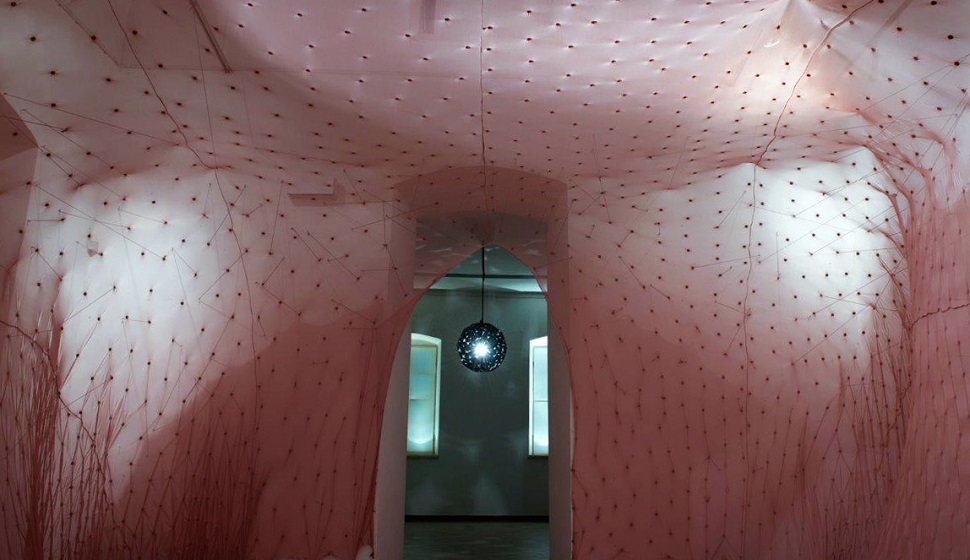 지희장, 수용하고 부유하는 피부, 자궁Woob 설치 작품, Photo by Yigal pardo (사진제공: 레호보트시립미술관)