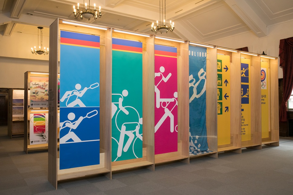 서울올림픽 휘장, 공식포스터, 마스코트, 환경장식, 안내표지판 등 88서울올림픽대회의 디자인 요소요소를 살펴볼 수 있다.