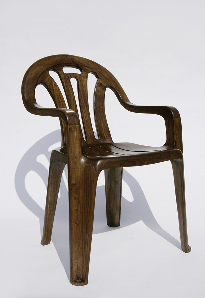 마르텐 바스는 , 〈나무로 된 플라스틱 의자〉, 의자, 2008