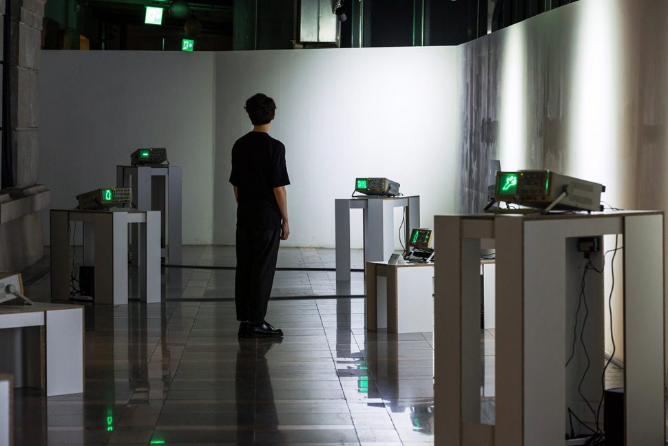테드 데이비스, 〈OscillTypo + OscillBody〉, 2017