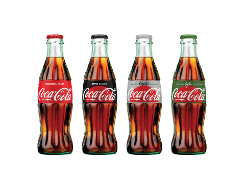 코카콜라 ‘원 브랜드’ 포장 - 8온스 유리병 라인업(사진제공: The Coca-Cola Company)