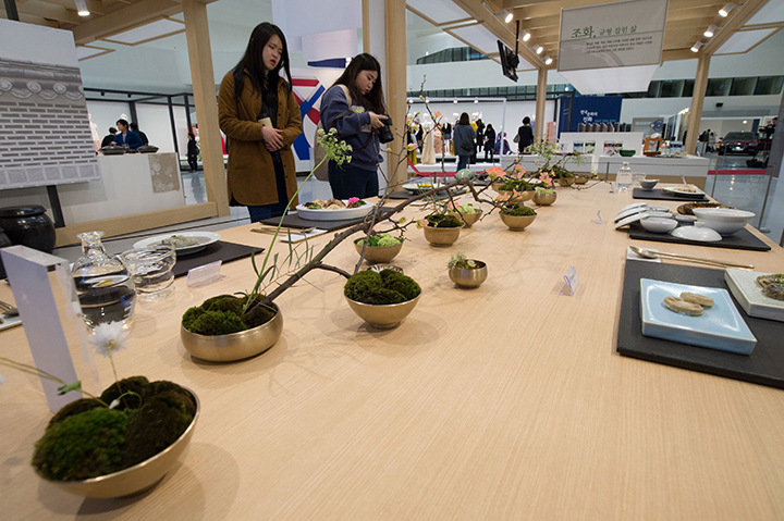 한국공예·디자인문화진흥원 갤러리숍(사진제공: kcdf)