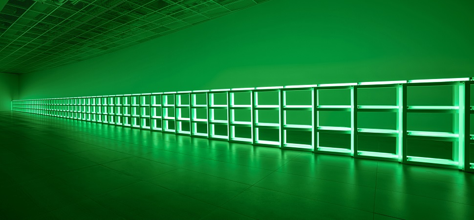 〈Untitled (to you, Heiner, with admiration and affection), 무제 (당신, 하이너에게 사랑과 존경을 담아)〉, 1973, Fluorescent light and metal fixtures, 121.9 x 121.9 x 7.6 cm each of 58 ⓒ 롯데뮤지엄