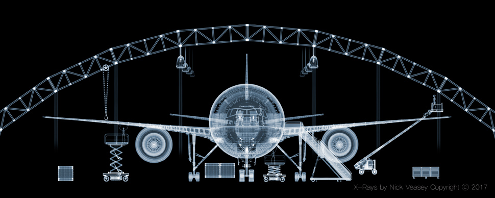 〈Plane in Hanger〉, 2001. ©Nick Veasey