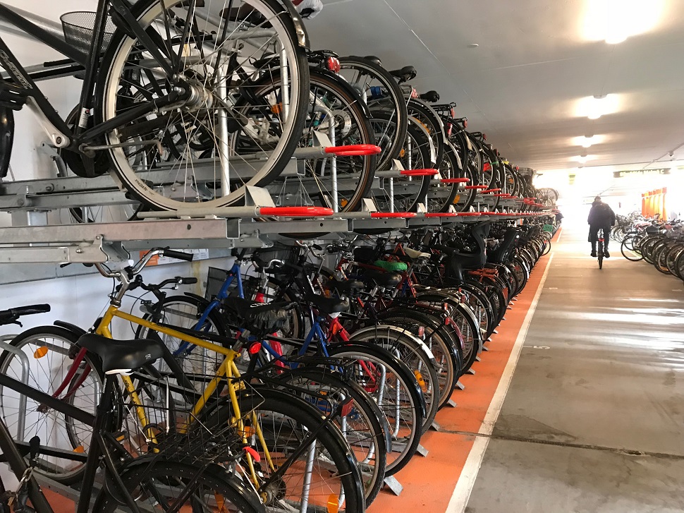 ‘중앙역(Central station)에 설치된 자전거 전용 주차장
