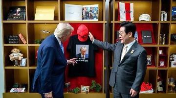 [디자인정글 칼럼] 트럼프 굿즈와 이재명 대통령의 센스_ 디자인 관점에서 본 외교의 디테일