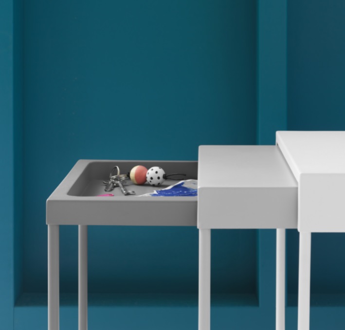 그란보다 네스팅 테이블. 3개의 테이블을 따로 또 같이 사용할 수 있고, 사용하지 않을 땐 쉽게 안으로 넣을 수 있다. 