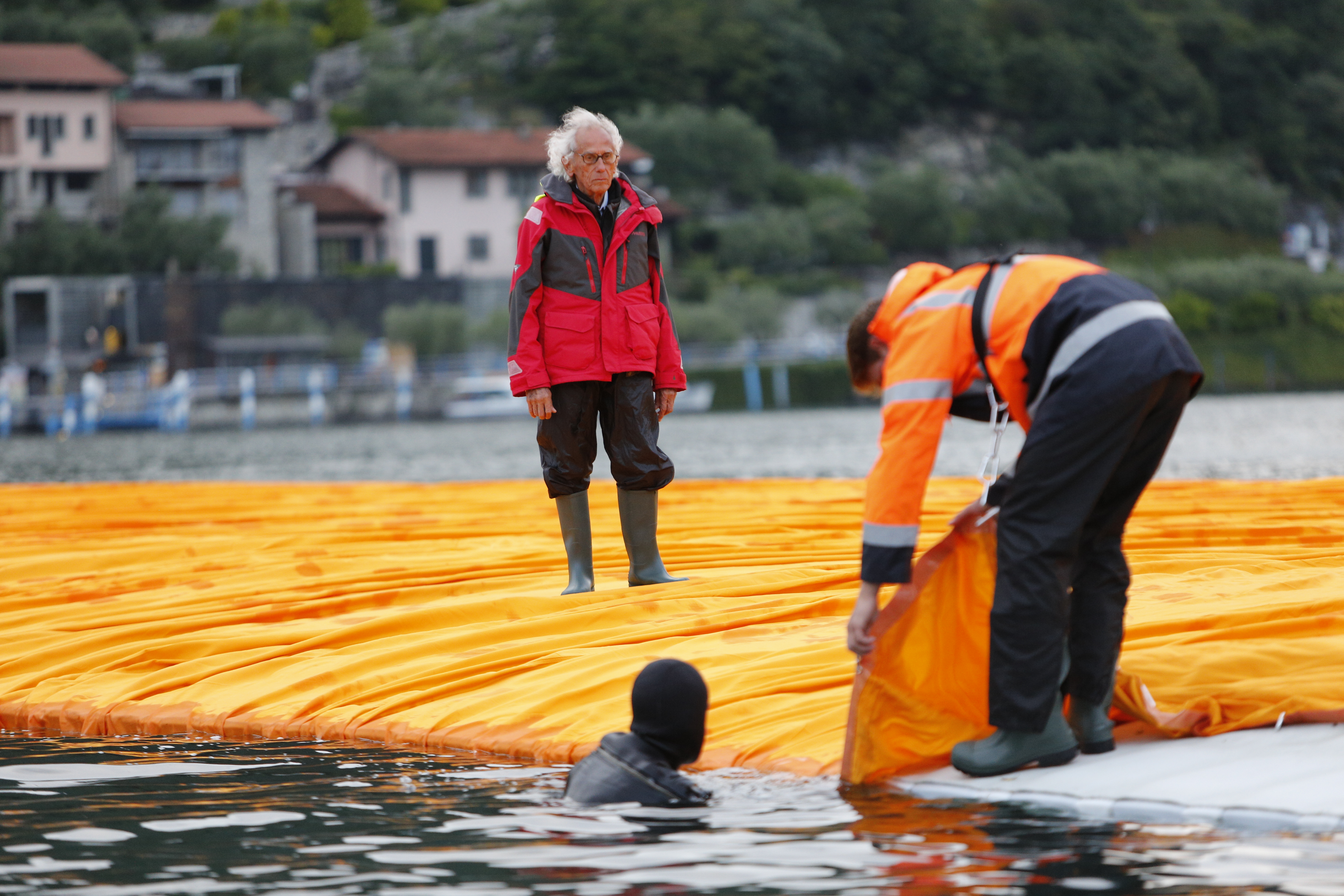 The floating Piers © 2016 Christo (Photo by Wolfgang Volz)