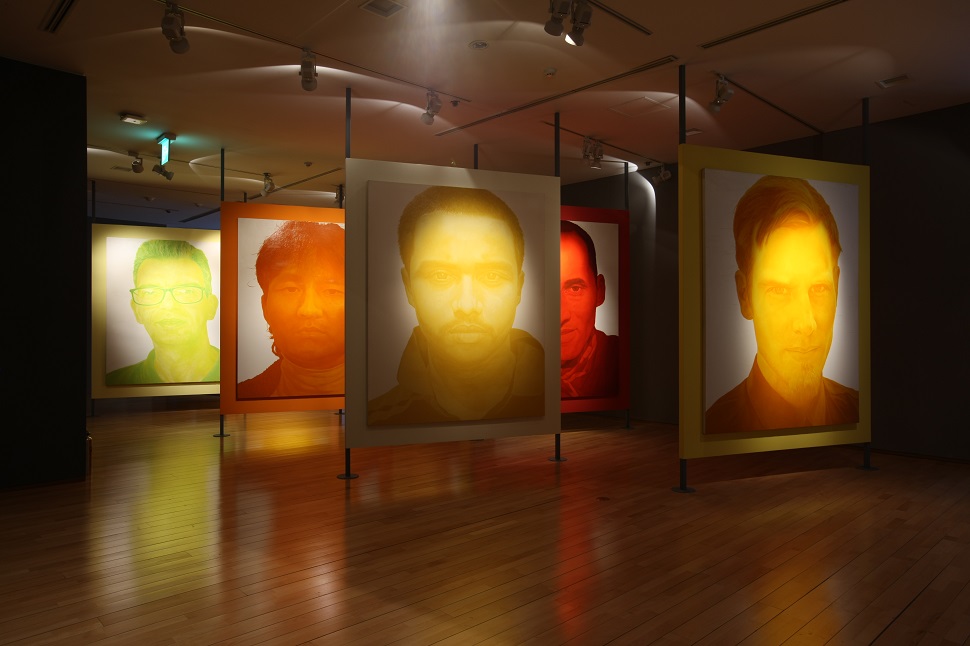 고낙범, 포트레이트 뮤지엄-신체에서 얼굴로, 1997~1998, 캔버스에 유채, 설치전경.