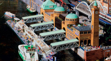 진짜가 아닌 진짜를 꿈꾸는 이들의 천국 