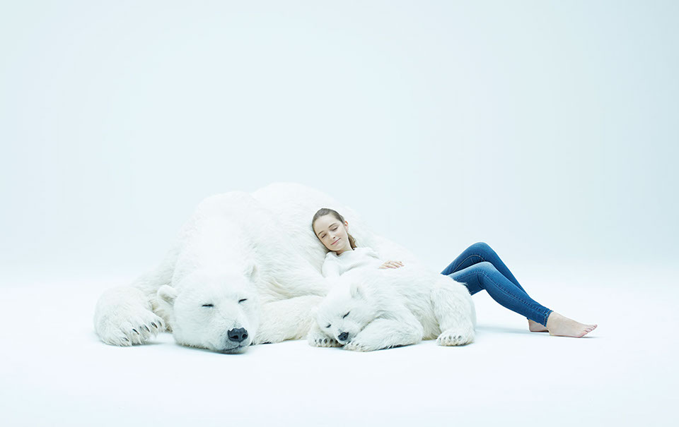 블라스트가 예술로서의 동물들 시리즈를 발표했다: 북극곰 어미와 새끼 (사진제공: BLAST Inc.)
