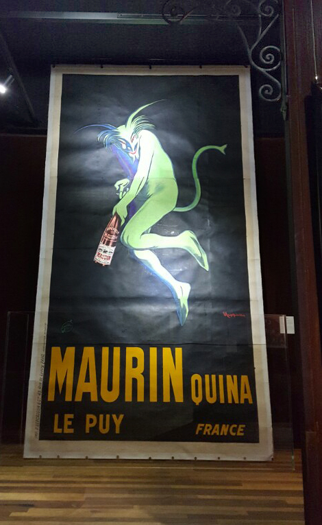 3m가 넘는 〈Maurin Quina〉는 당시 포스터들이 큰 사이즈로 제작되었다는 사실과 그만큼 영향력이 컸다는 사실을 동시에 알려준다. (사진제공: MOVA)