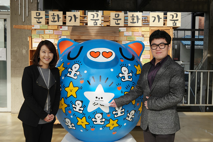 서울문화재단이 기프티 프로젝트를 통해 모인 수익금 600여만 원을 1월 22일 사회적 기업 플랜투비로부터 기부 받았다.(사진제공: 서울문화재단)