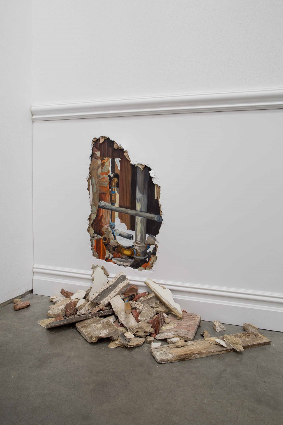 김지은_Plumbing First_2014_Oil on canvas, molding, foam board, rubbles, a hammer_size variable