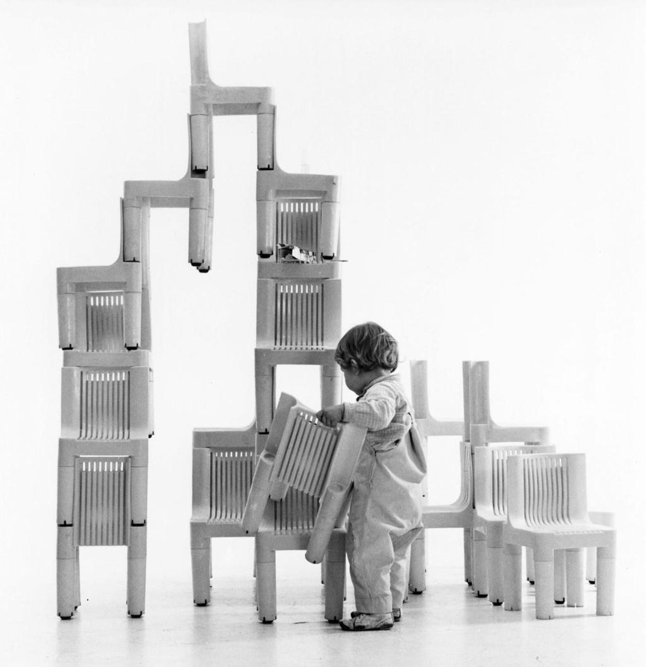 리처드 사퍼&마르코 자누소, 〈K 1340〉, Polyethylene children chair, 클라이언트: Kartell, 1964