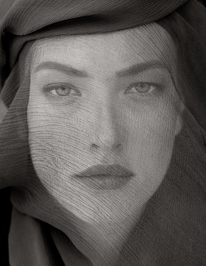 Tatjana Veiled Head (Tight View), 1988 ⓒ Herb Ritts Foundation