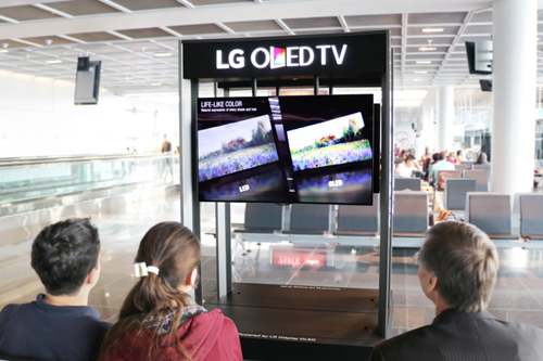 세계 주요 도시 공항에 설치되어 세계인들을 만난 올레드 TV