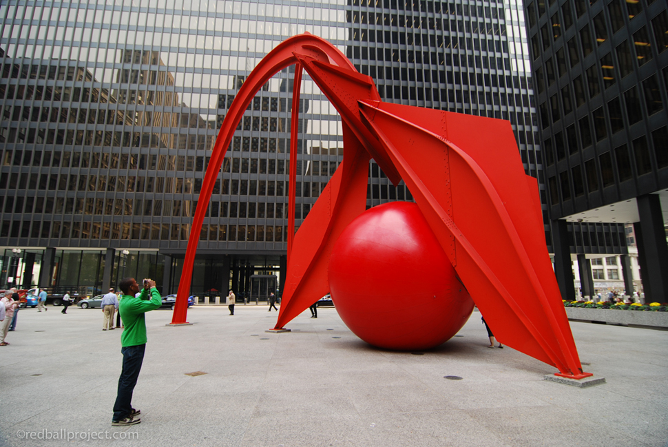 RedBall Chicago - Calder’s Flamingo, Federal Plaza, 2008 ⓒredballproject.com