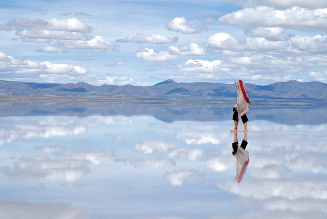 〈물 위를 걷다 Walk on Water〉, Hayden Carlyon 2008. 1 / Uyuni, Bolivia 6th People – Finalist 
ⓒ Hayden Carlyon. All right reserved.