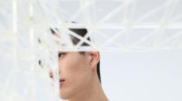 COS, 2019 밀라노 가구 박람회에서 아서 마무매니의 3D 프린팅 건축 설치물 공개 예정