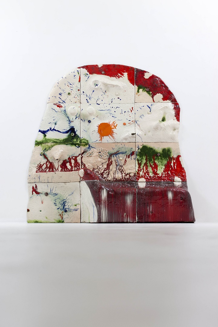 〈Wall Chair〉, Glazed ceramic, 230x65x227cm, 2016