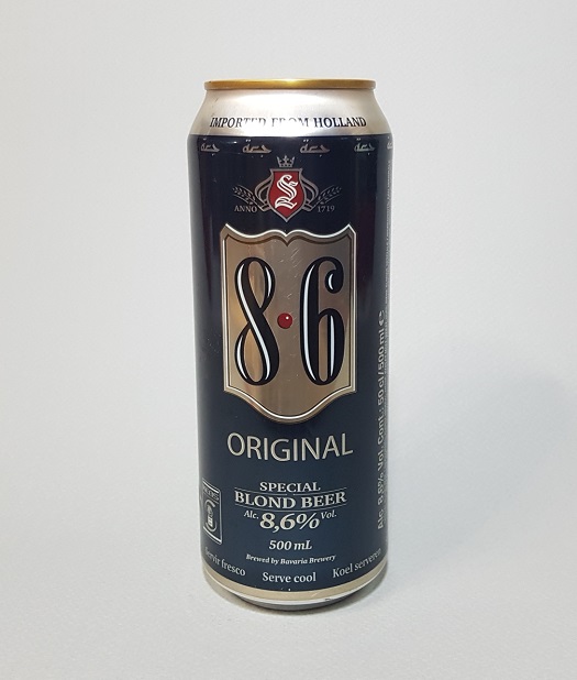 라벨에서 느껴지는 강한 도수. 8.6도 맥주 바바리아(Bavaria) 8.6 오리지널이다. 골드컬러의 배경에 8과6이라는 숫자, 이 둘 사이의 붉은 점. 심플하지만 묵직한 느낌의 라벨이 강한 도수만을 전한다. 네덜란드 맥주.