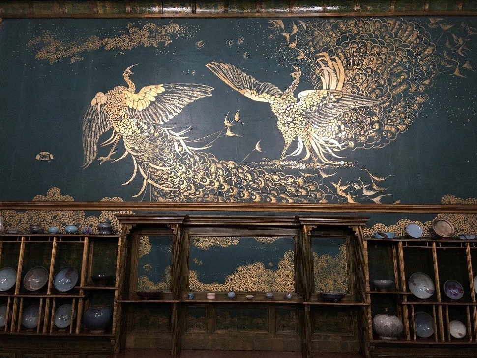 Harmony in Blue and Gold: The Peacock Room. 골드와 블루의 조합이 탁월하게 표현된 예술품의 방으로 유명한 피콕룸