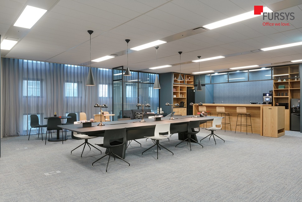 사무환경 전문기업 퍼시스가 전시공간과 업무공간을 결합한 워킹쇼룸 컨셉의 퍼포밍 오피스 광화문 센터를 새롭게 오픈했다. (사진제공: 퍼시스)
