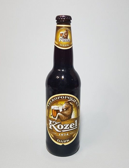 체코 맥주 벨코포포빅키 코젤 다크(VELKOPOPOVICKY Kozel DARK). ‘Kozel’은 숫염소라는 뜻으로 라벨에서도 ‘Kozel’이라고 적힌 나무 판자 위로 염소가 커다란 맥주잔을 들고 있다.  
