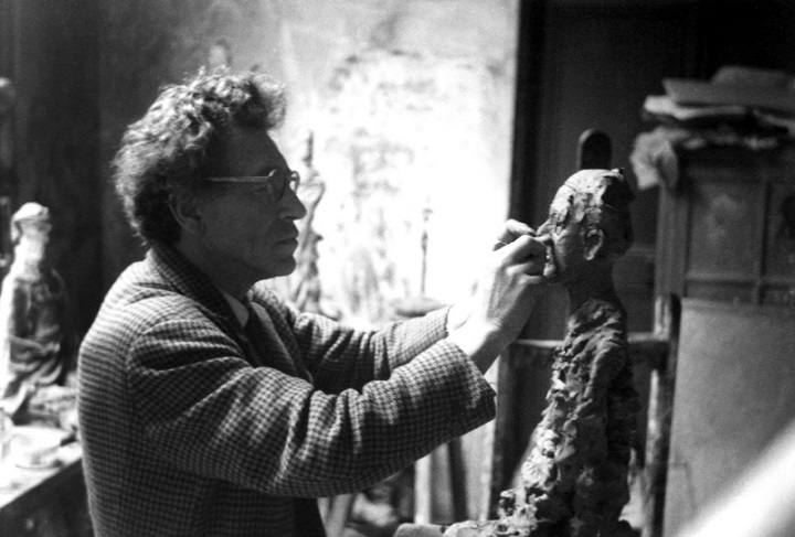 작업실에서 야나이하라 흉상을 작업하는 알베르토 자코메티, 1960