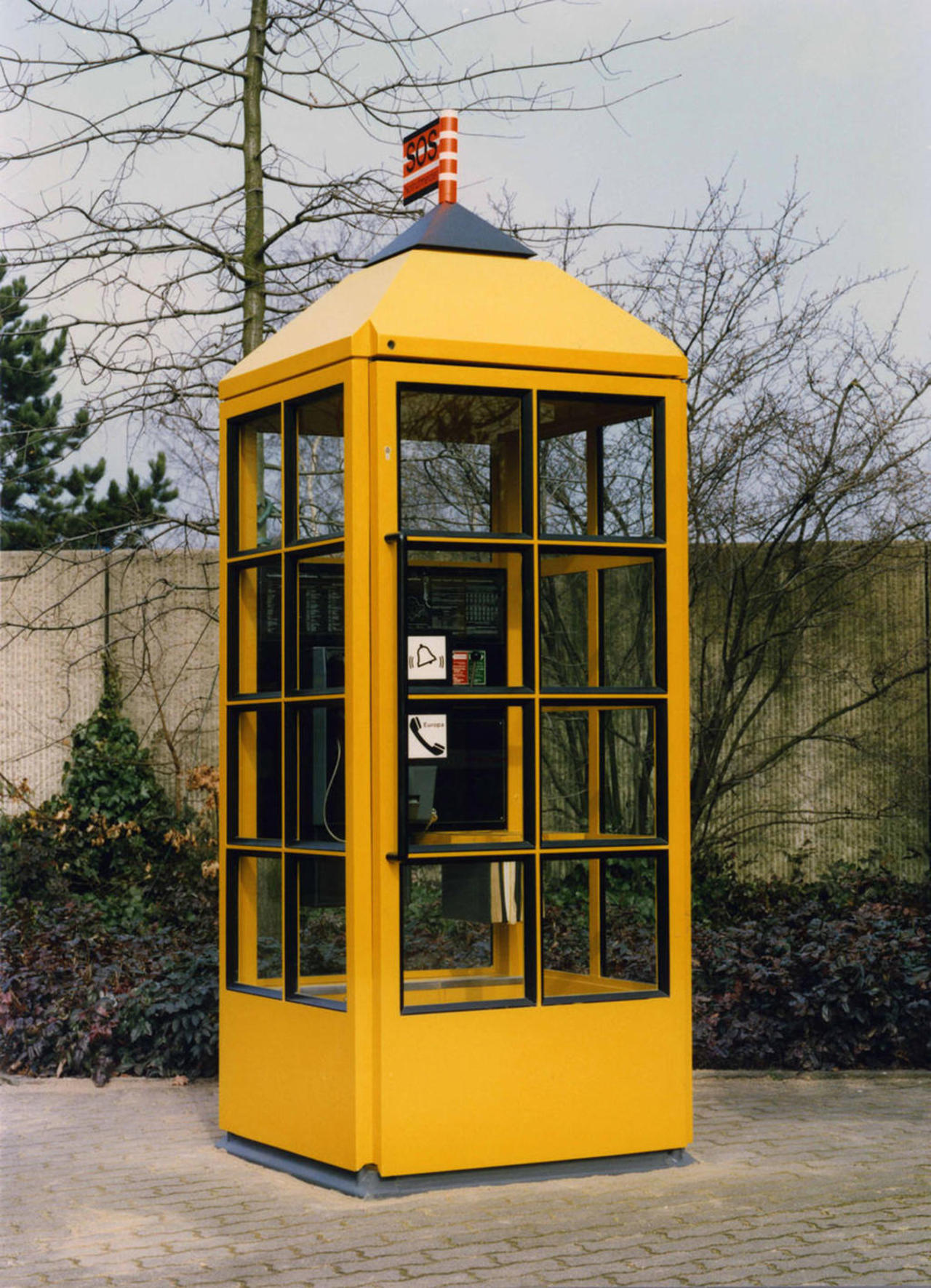 리처드 사퍼, 〈Telephone Booth〉, Telephone booth for German post office, 클라이언트: Deutsche Bundespost, 1986