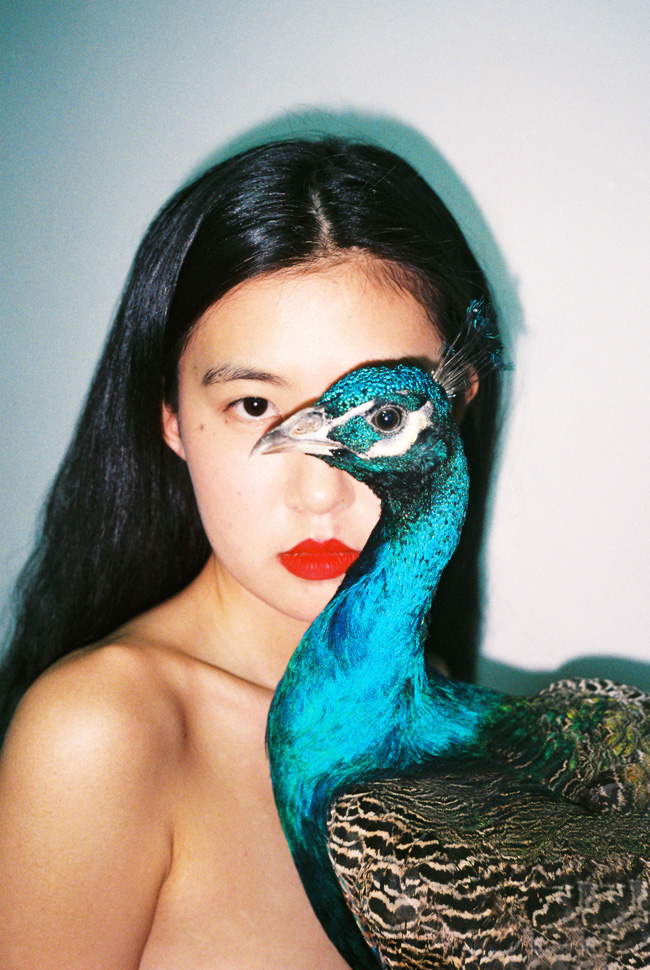 Ren Hang © Fotografiska, Knut Koivisto

렌항 1987-2017
지난 2월 우울증으로 인해 자살한 중국 사진가 렌항. 전 세계 모든 젊은 사진가들에게 영감을 준 사진가로 평가받는다. 마오쩌둥 이후의 젊은 세대들 초상사진으로 성(性)을 이야기 한다.