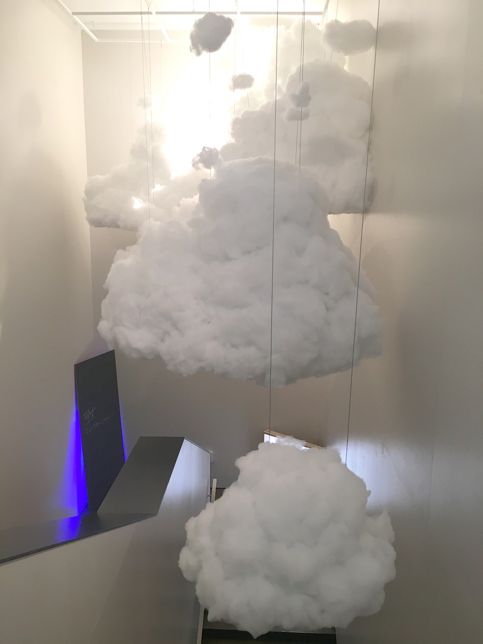 디뮤지엄(D MUSEUM) 〈Weather: 오늘, 당신의 날씨는 어떤가요?〉 전시장©김영철