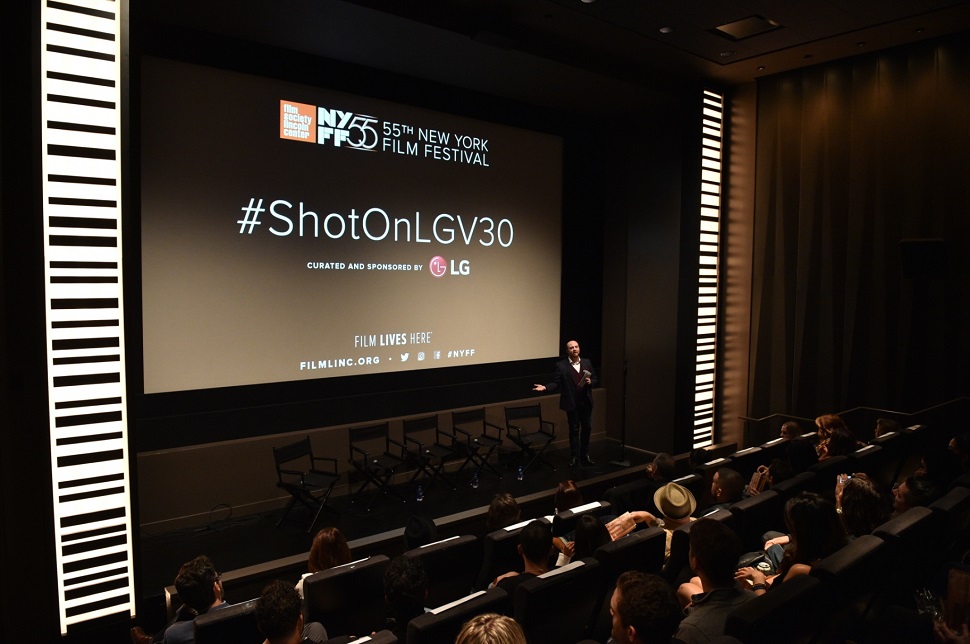 LG전자 전략 프리미엄 스마트폰 LG V30가 미국 뉴욕에서 열린 세계적인 영화제에서 세계 영화인들의 시선을 사로잡았다. (사진제공:LG전자)